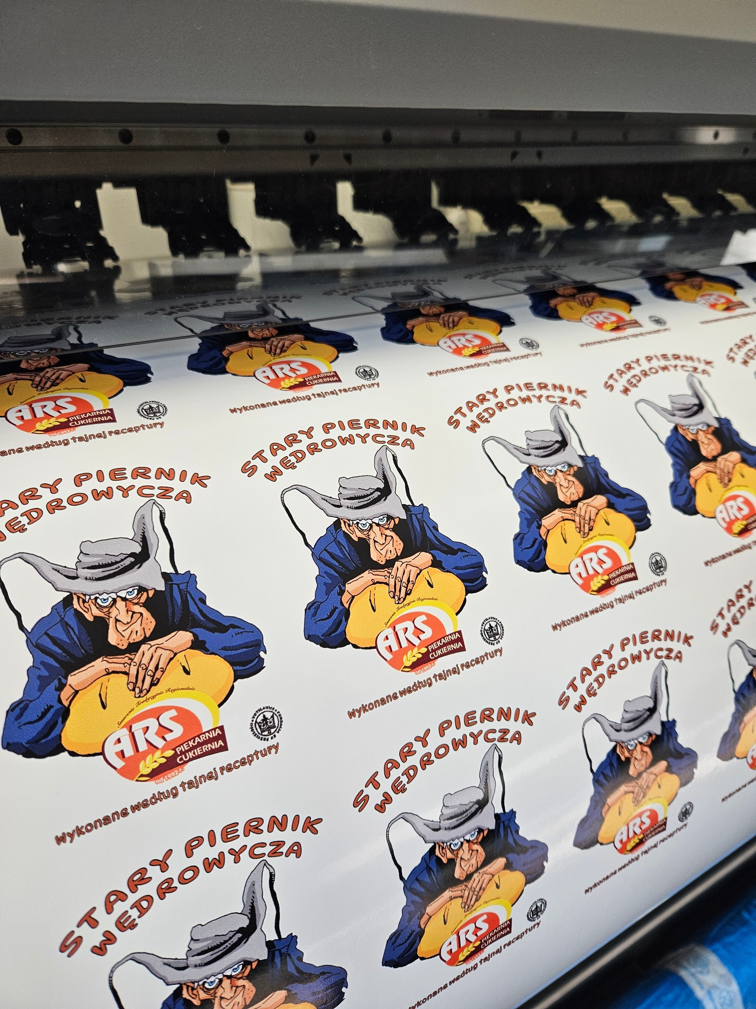 Wycinanie ploterowe naklejek