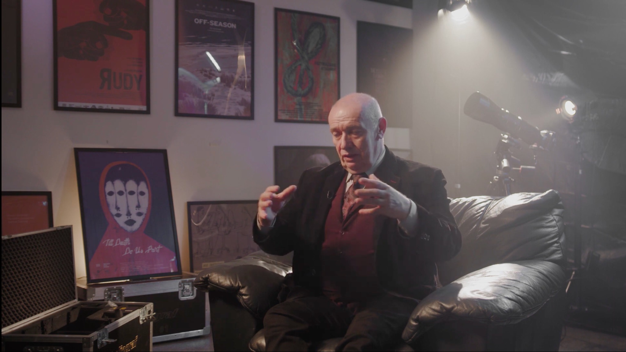 Klatka z filmu promującego warszaty 'Dogville' w Warszawskiej Szkole Filmowej.