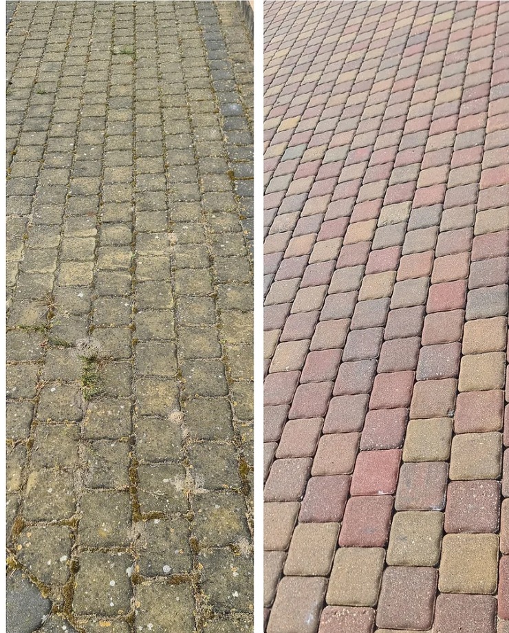 Porównanie kostki brukowej przed i po czyszczeniu, widoczna wyraźna różnica w kolorze i usunięciu zabrudzeń, mech i porosty usunięte, odzyskane oryginalne kolory kostki.