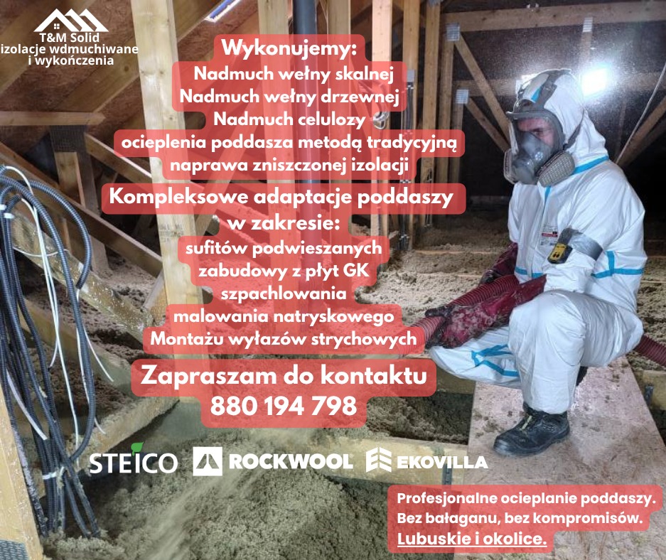 Pracownik w kombinezonie ochronnym aplikuje izolację wdmuchiwaną na poddaszu. Widoczne materiały izolacyjne Steico, Rockwool i Ekovilla oraz oferta kompleksowej adaptacji poddaszy.