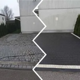 Porównanie kostki brukowej przed i po czyszczeniu: brudna, mokra kostka po lewej, czysta i sucha po prawej, z widocznym wężem do mycia ciśnieniowego.