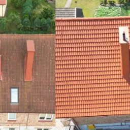 Porównanie dachu przed i po: po lewej stronie dach pokryty mchem i zabrudzeniami, po prawej czysty, pomarańczowy dach z dachówki ceramicznej, widoczne dwa kominy i okno dachowe.