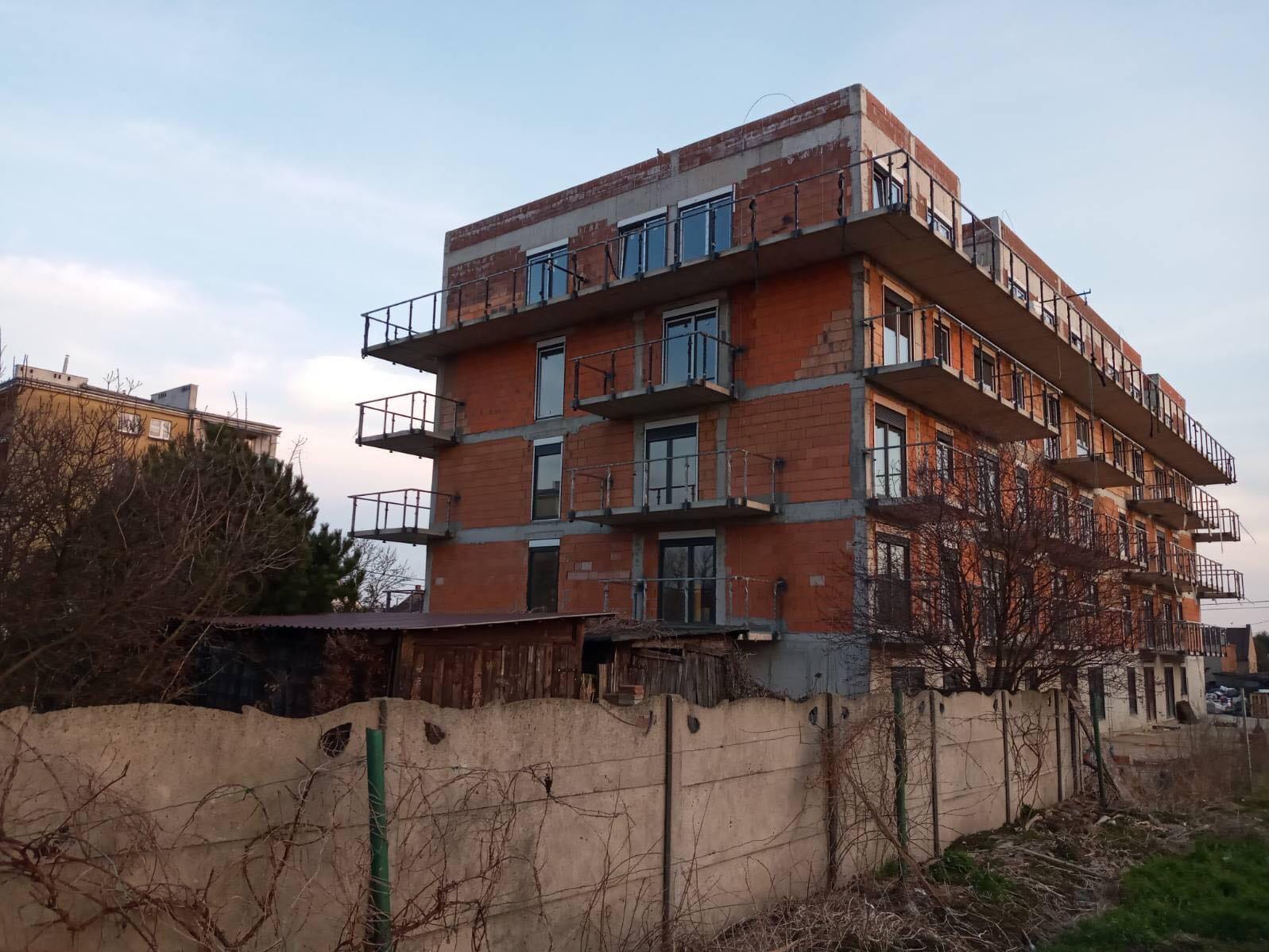 W tym zleceniu wykonaliśmy: balkony i murowania ścian.