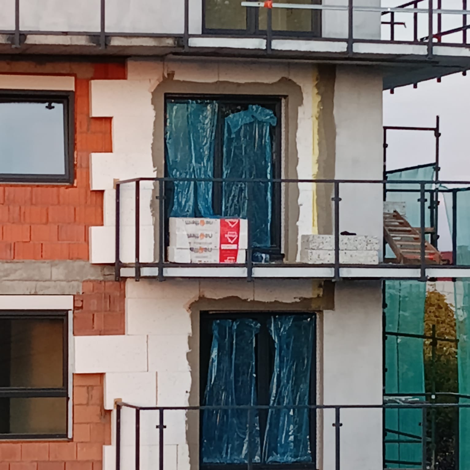 Zlecenie na wykonanie balkonów oraz ocieplenie zewnątrz.