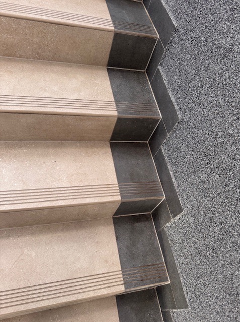 Doczyszczenie schodów po usłudze innej firmy sprzątającej.