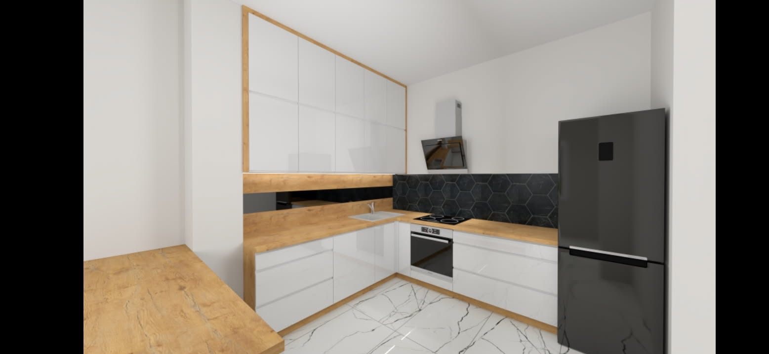 Wizualizacja nowoczesnej kuchni z białymi szafkami, drewnianym blatem i heksagonalnymi płytkami nad blatem, uzupełniona o czarną lodówkę i marmurową podłogę.