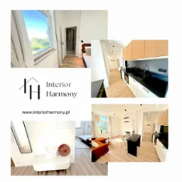 Kolaż zdjęć zrealizowanych wnętrz: sypialnia z łazienką, kuchnia z czarnym blatem i złotą armaturą, salon z pomarańczową sofą oraz logo firmy Interior Harmony.