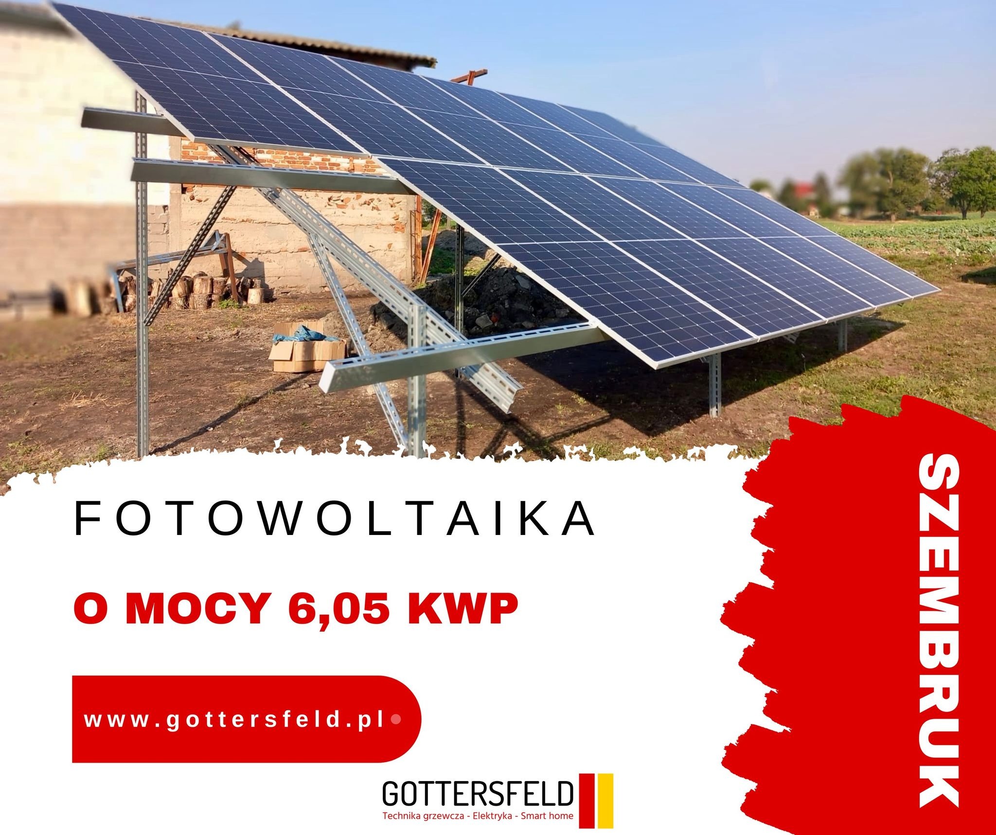 Panel fotowoltaiczny na metalowej konstrukcji, widoczne pola uprawne w tle, instalacja w trakcie prac.