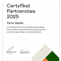 Certyfikat Partnerstwa 2025 dla Darii Gądek od nieruchomości-online.pl, potwierdzający udział w programie Profesjonalny Agent, z podpisami Prezesa i Wiceprezesa Zarządu oraz graficznym logo.