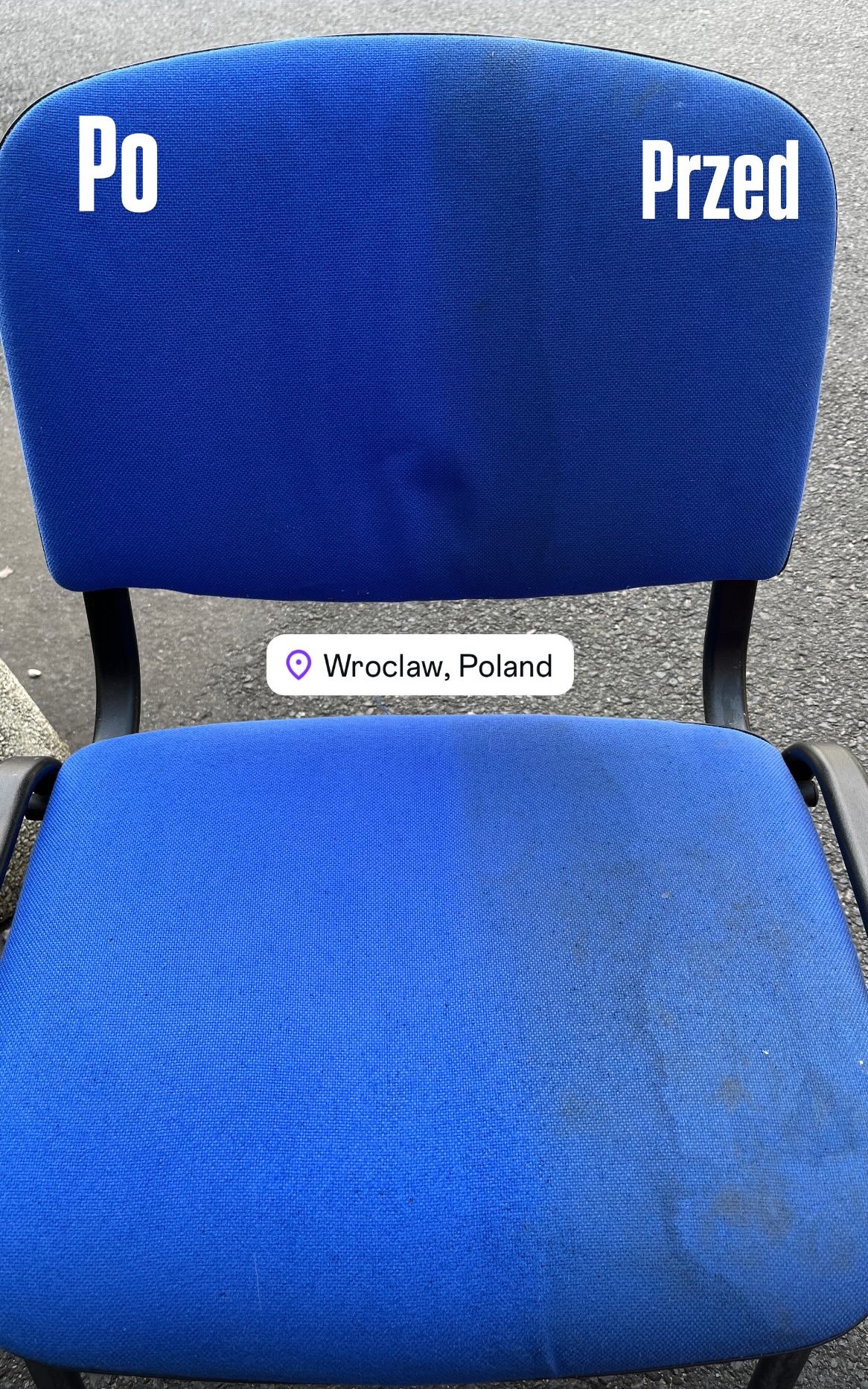 Niebieskie krzesło biurowe, widok z przodu, z lewej strona 'Po' czysta, z prawej 'Przed' zabrudzona. Wrocław, Polska. Porównanie efektu czyszczenia tapicerki.