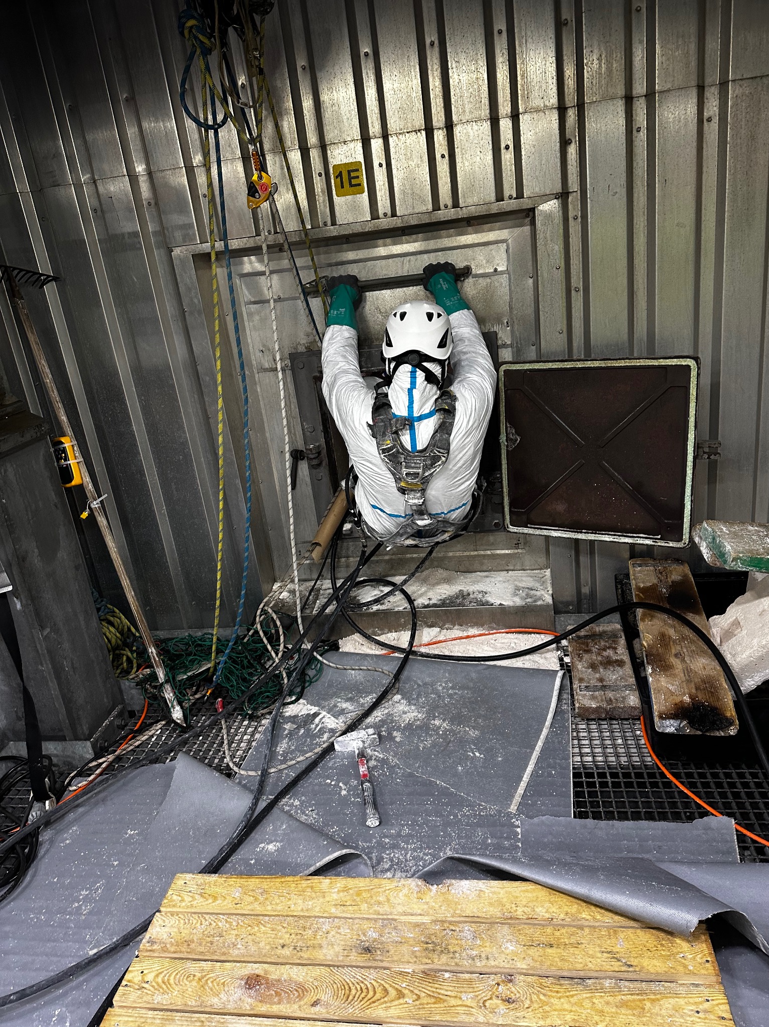 Oczyszczanie pieca Prace w ograniczonej przestrzeni z wykorzystaniem technik wysokościowych