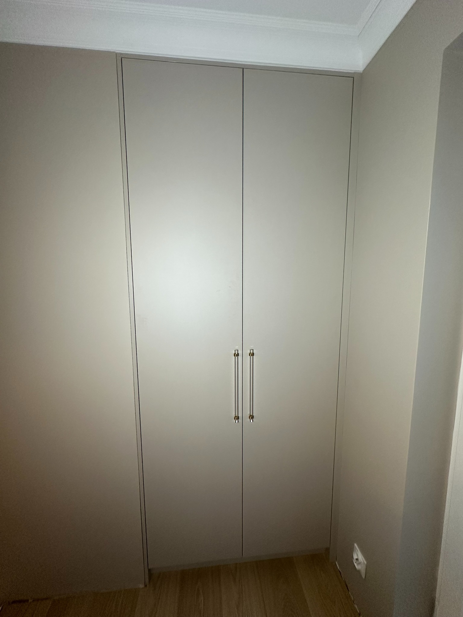 Zabudowa meblowa wnęki. Płyta Swiss Krono U6933 VL kaszmirowy