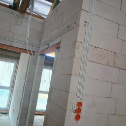 Montaż instalacji i puszek