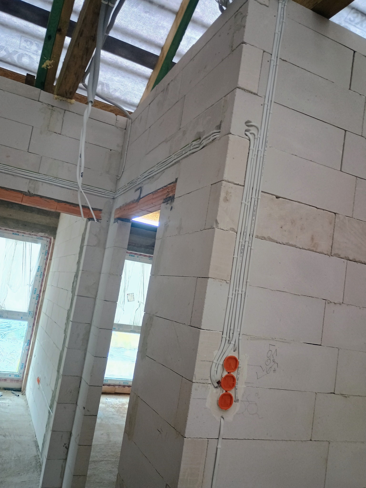 Montaż instalacji i puszek