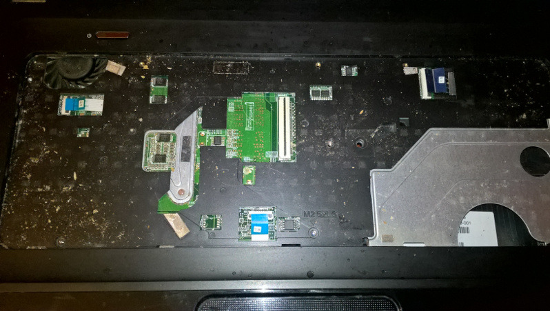 Co się kryje pod klawiaturą laptopa?