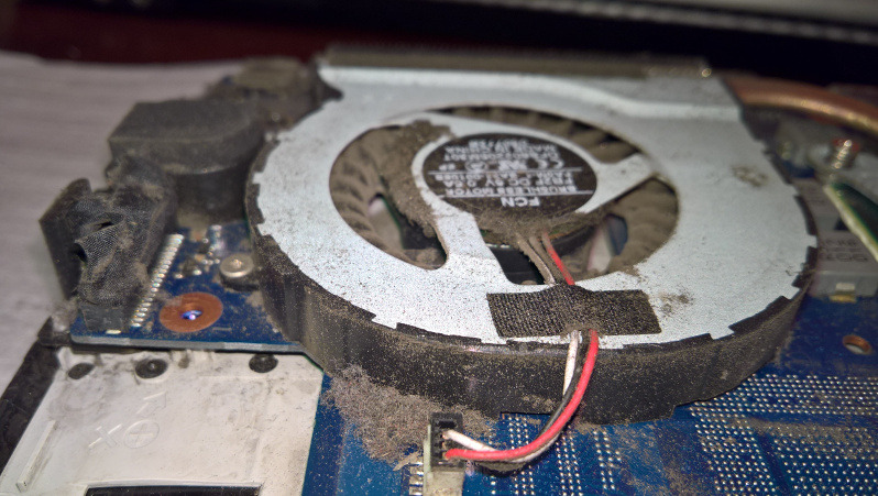 Zanieczyszczony wentylator