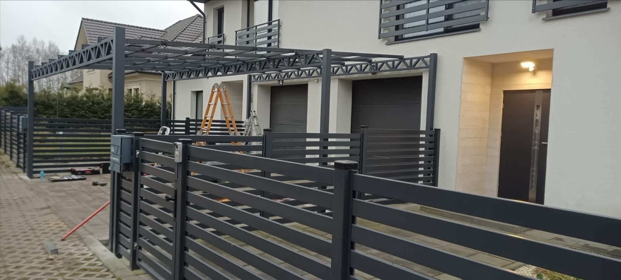 ogrodzenie i zadaszenie