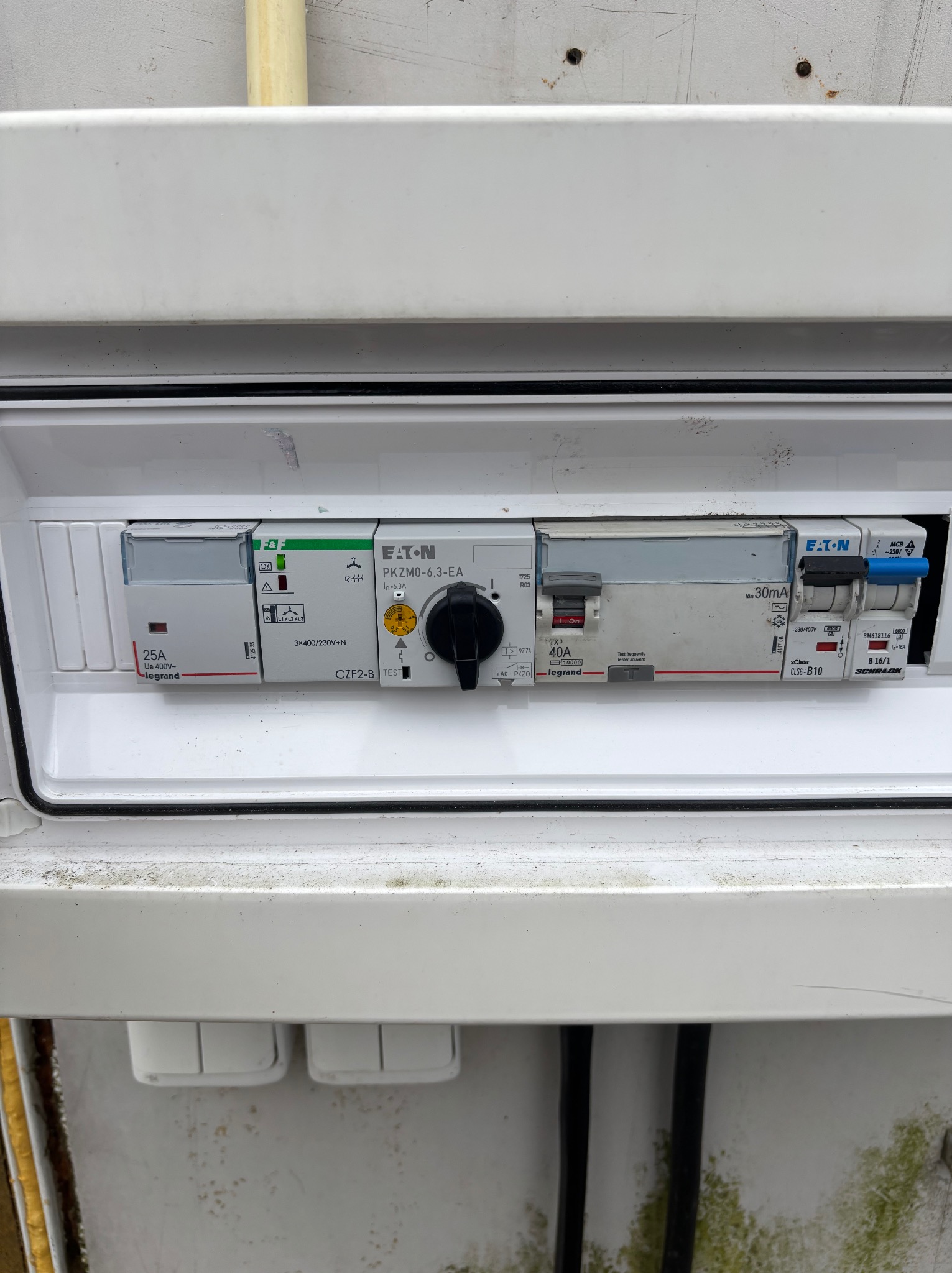 Zabezpieczenie pompy wodnej do podlewania plantacji