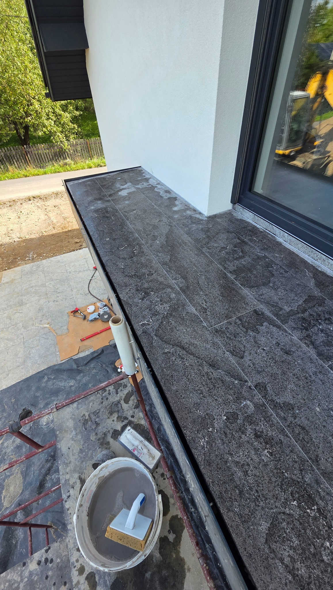 Granitowe stopnie – trwałość i estetyka w domu