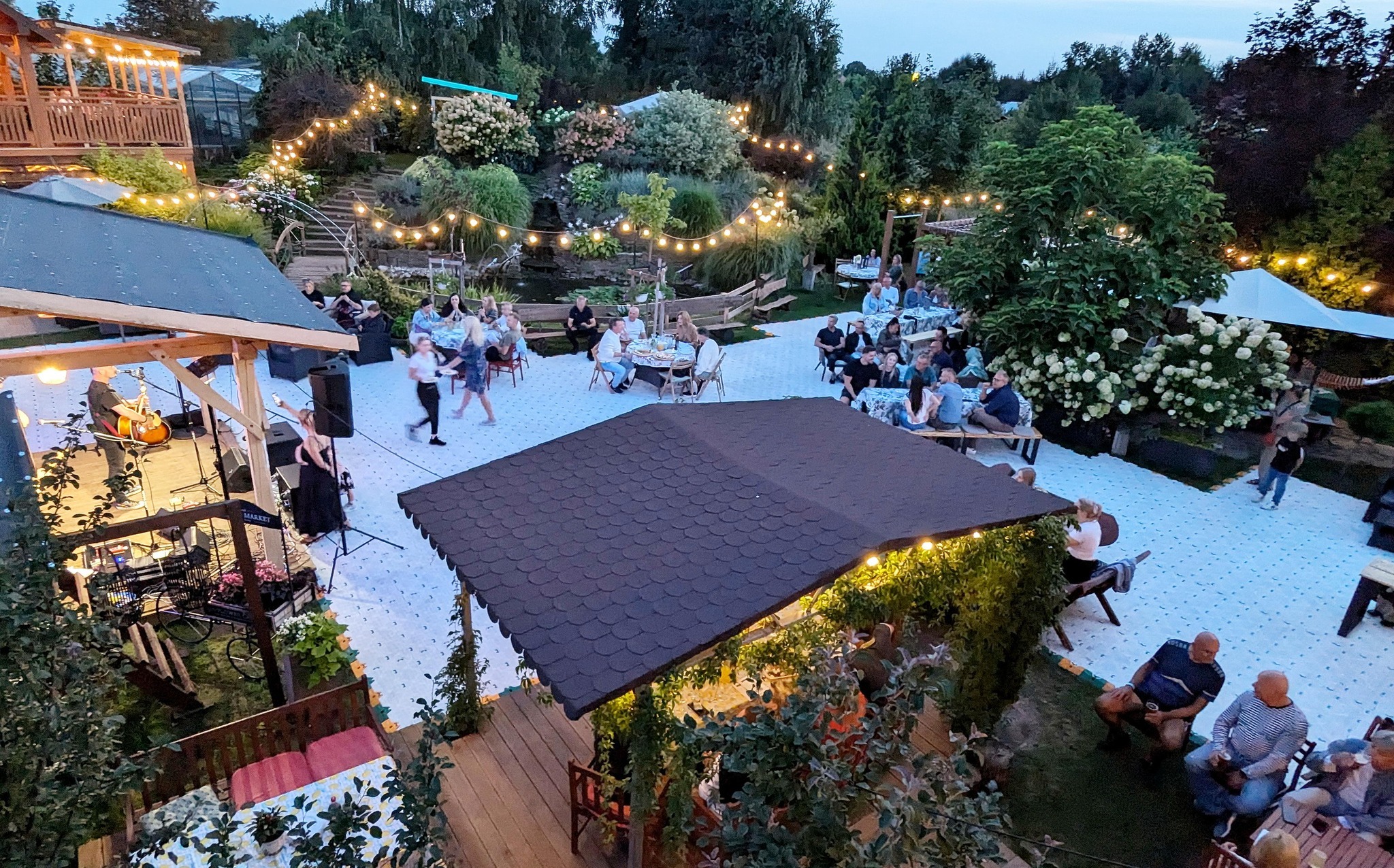 Zabezpieczenie podłoża pod imprezę plenerową w Łukowie.