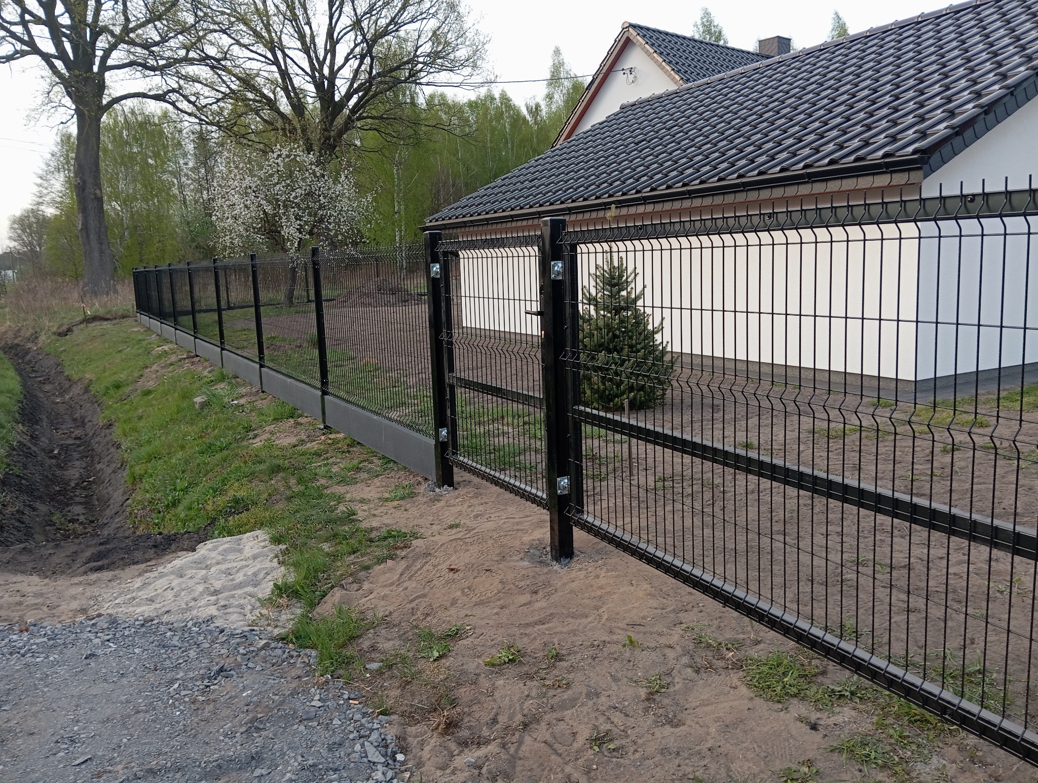 Montaż bramy i furtki