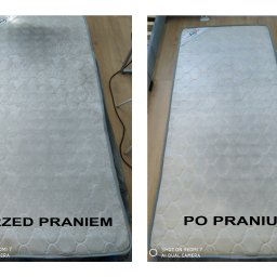 Stop Plamom - Materac dziecięcy w ujęciu 'przed i po' praniu. Po lewej stronie materac jest zabrudzony, po prawej czysty. Widoczne drewniane panele podłogowe.