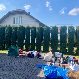 Paweł Podniesiński - Karetka Ogrodowa - Przed domem Pruszk&oacute;w