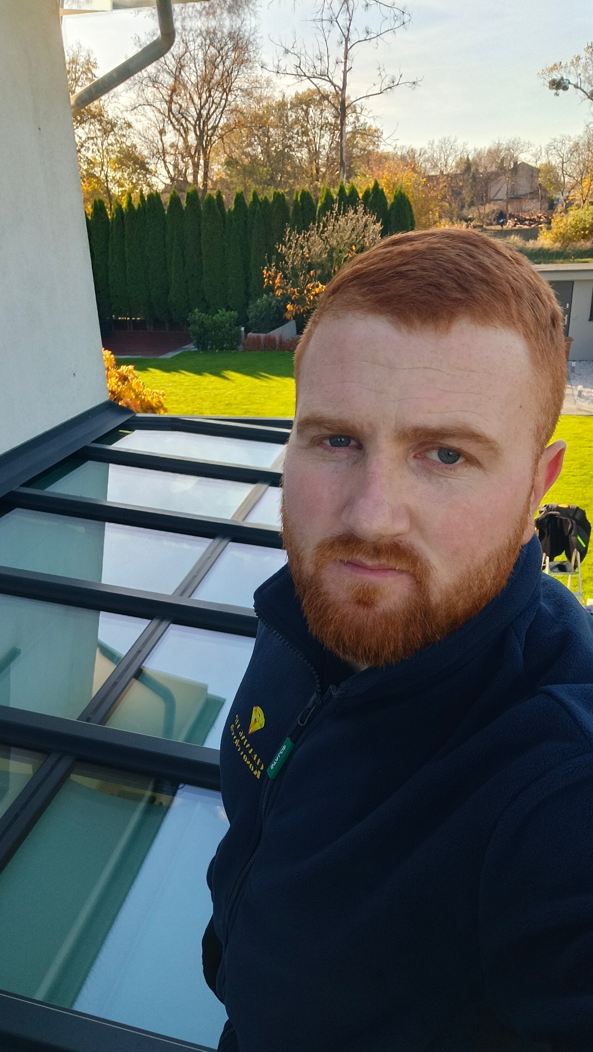 Wykonujemy takie prace jak mycie okien pranie suszenia czyszczenie i pielęgnacja tapicerki meblowej oraz skórzanej