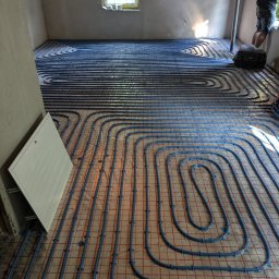 Hydraulik Tomasz Bereza - Układanie ogrzewania podłogowego w Psarach.