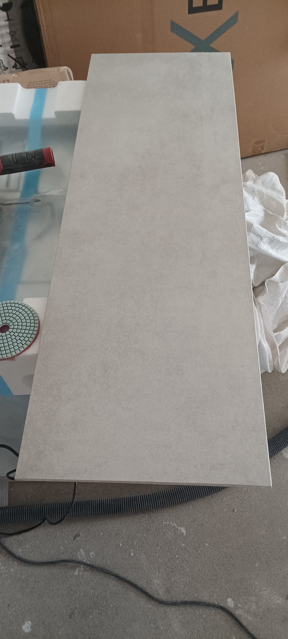 Szlifowanie krawędzi w miejscu cięcia gresu