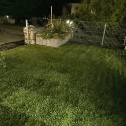 Będzin - montaż systemu nawadniania Hunter wraz z ułożeniem opaski z kostki brukowej w około trawnika, ułożenie trawy w rolce.