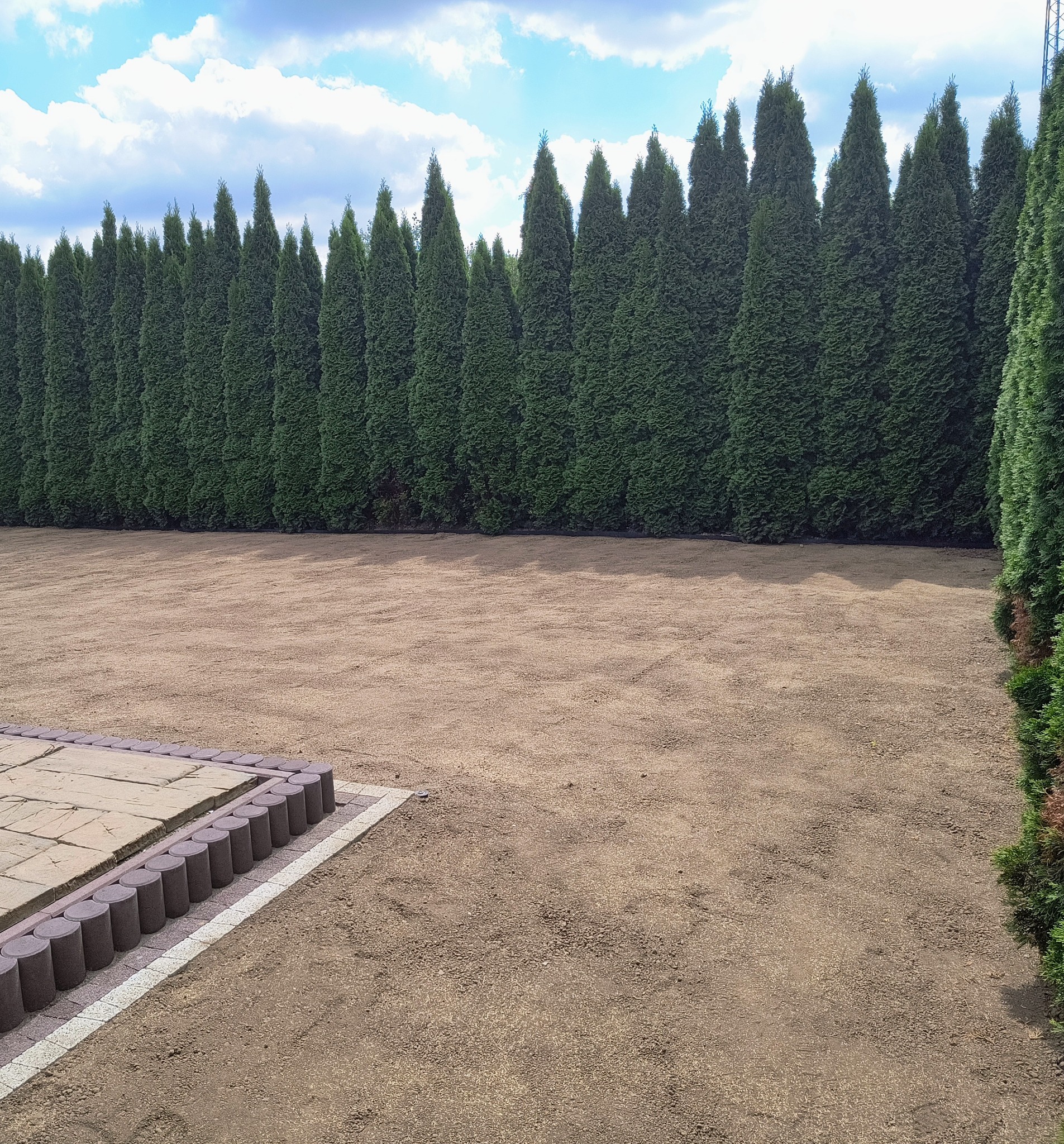 1. Kraków - zakładanie trawnika z siewu wraz z montażem systemu nawadniania Hunter.