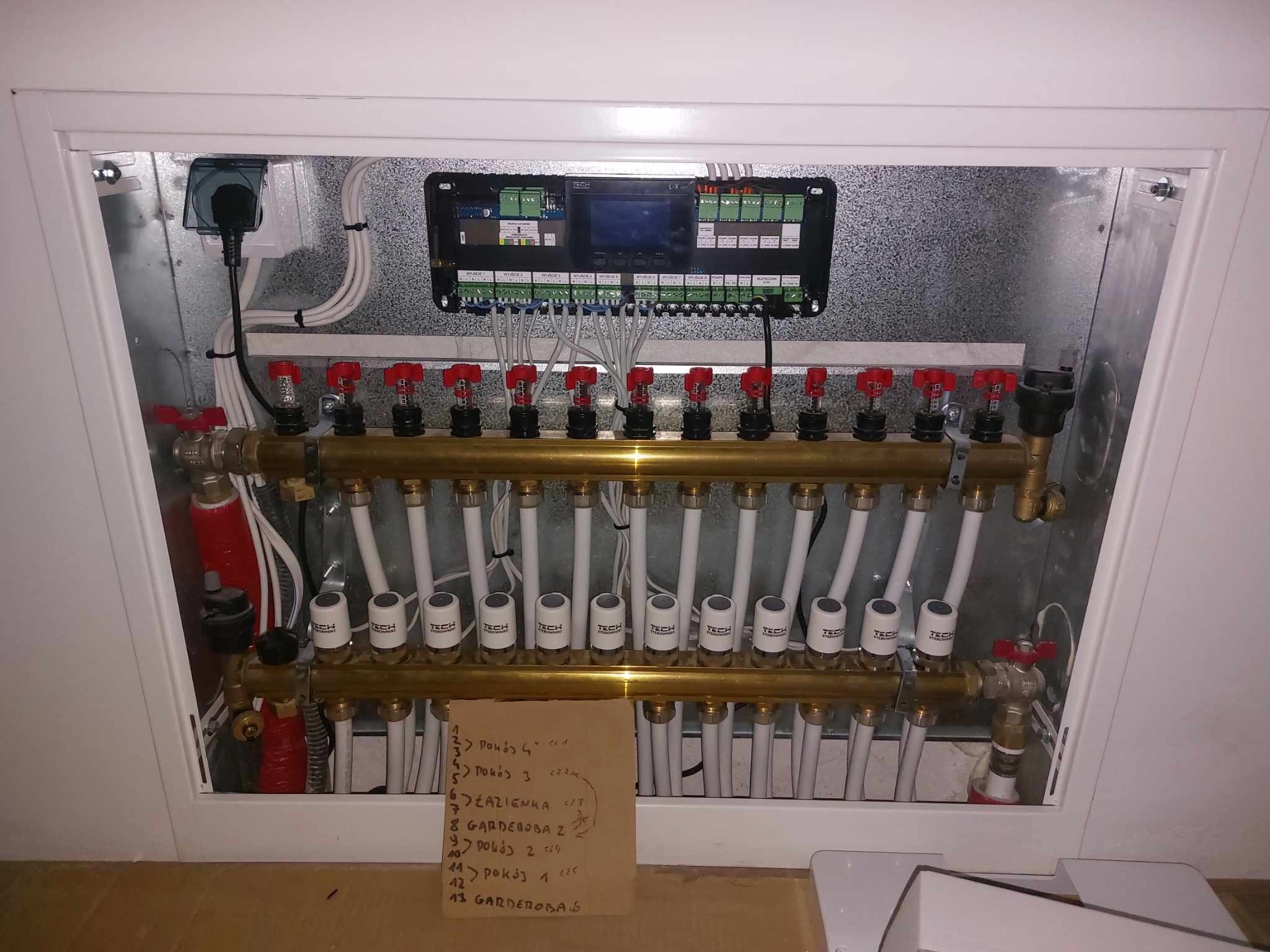 system podłogowy wraz ze sterowaniem strefowym firmy tech sterowniki. ( listwa sterująca L-X wi-fi )