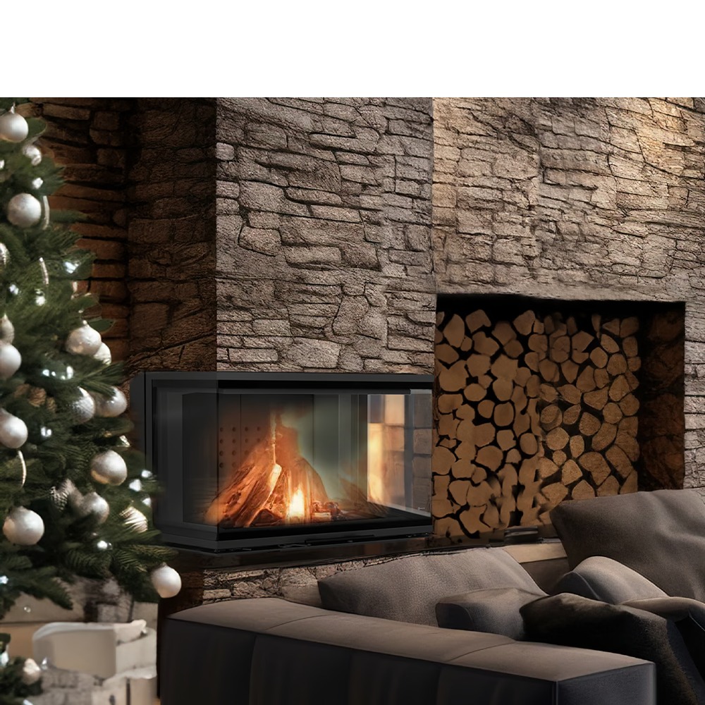 Nowoczesny narożny wkład kominkowy z paleniskiem, obudowany kamieniem, z zapasem drewna obok, w świątecznej aranżacji z choinką i prezentami.