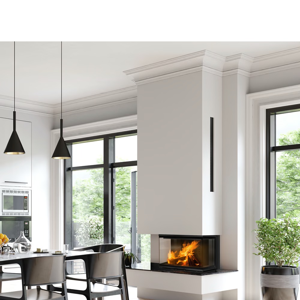 Nowoczesny, narożny wkład kominkowy z paleniskiem, wkomponowany w minimalistyczną zabudowę w jasnym salonie z widokiem na zieleń za oknem.