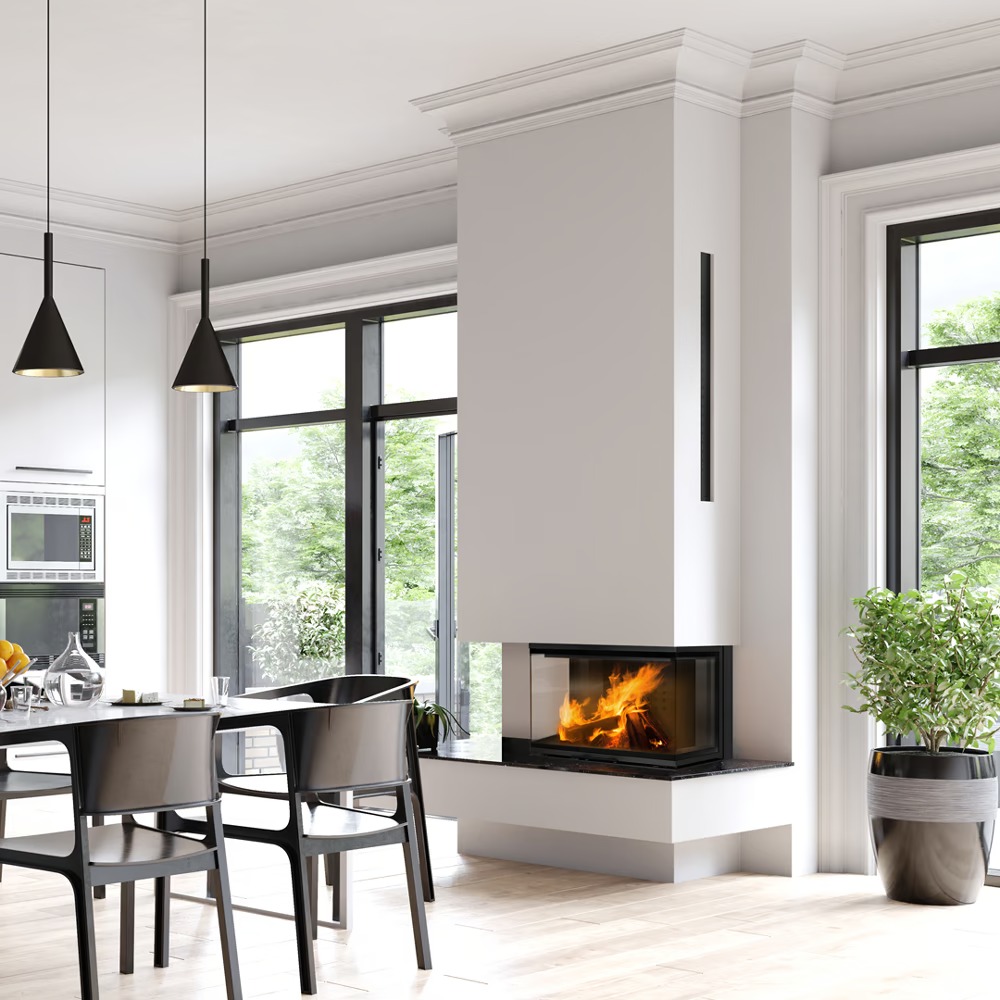 Nowoczesny kominek narożny z paleniskiem w jasnym salonie z dużymi oknami i minimalistycznym wystrojem, widok na zieleń za oknem.