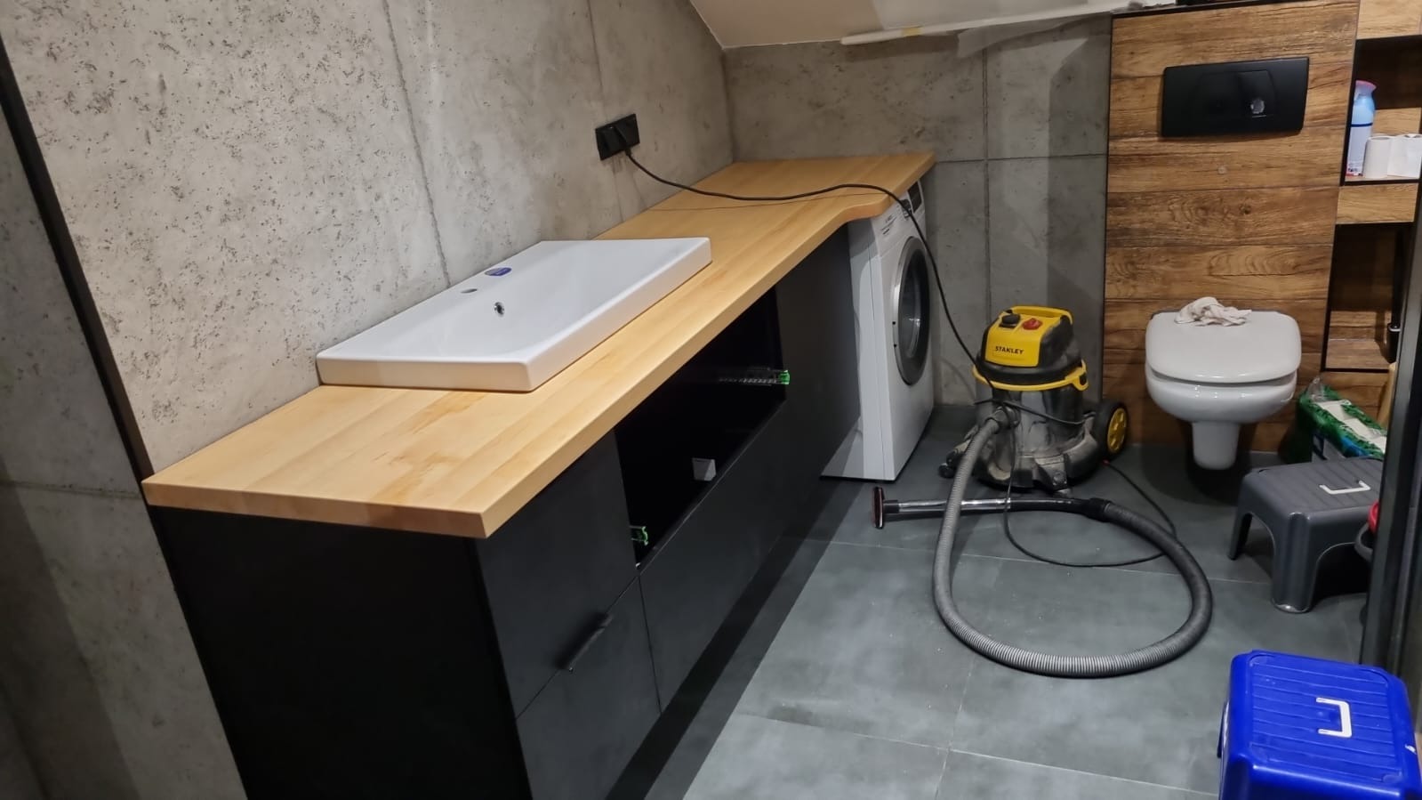 szafka wisząca z szufladami+ plus blat z litego drewna