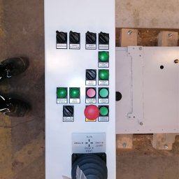 INSTEL Usługi Elektryczne RAFAŁ KOMSTA - Montaż pulpitu sterowniczego