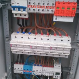 INSTEL Usługi Elektryczne RAFAŁ KOMSTA - Modernizacja tablicy rozdzielczej