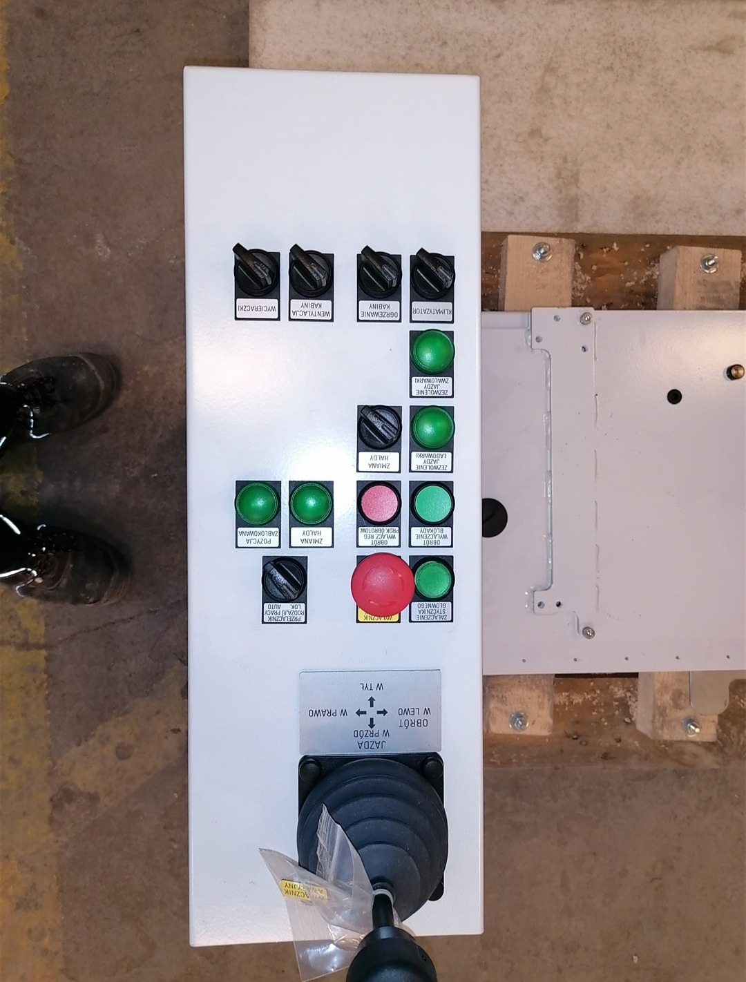 Montaż pulpitu sterowniczego