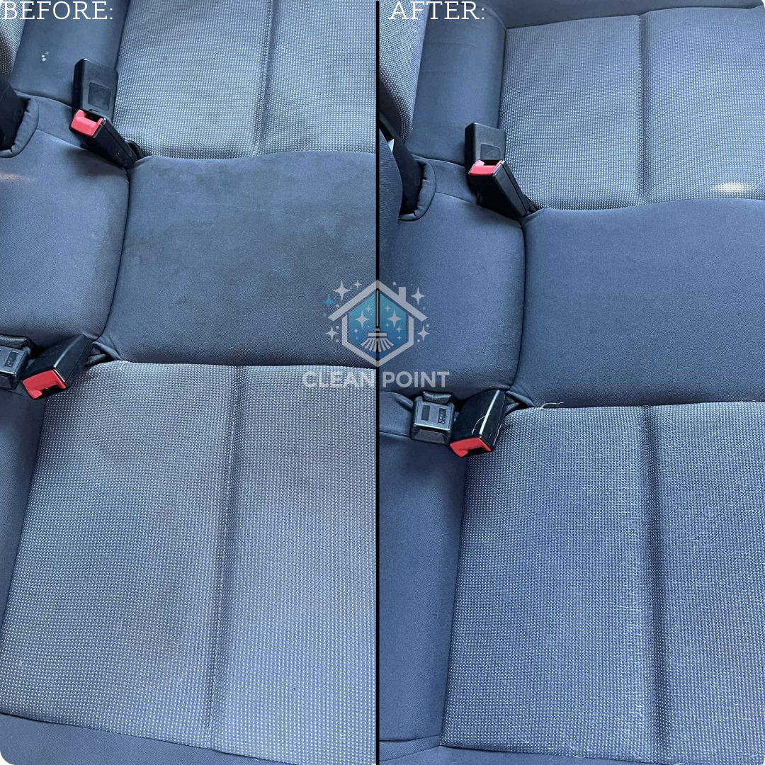 Tapicerka samochodowa w odcieniach szarości, widok z góry, podzielona pionowo na część 'przed' z widocznymi zabrudzeniami i część 'po' z efektem czystości, zapięcia pasów bezpieczeństwa w kadrze.