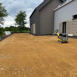 Układanie kostki brukowej Zator 1