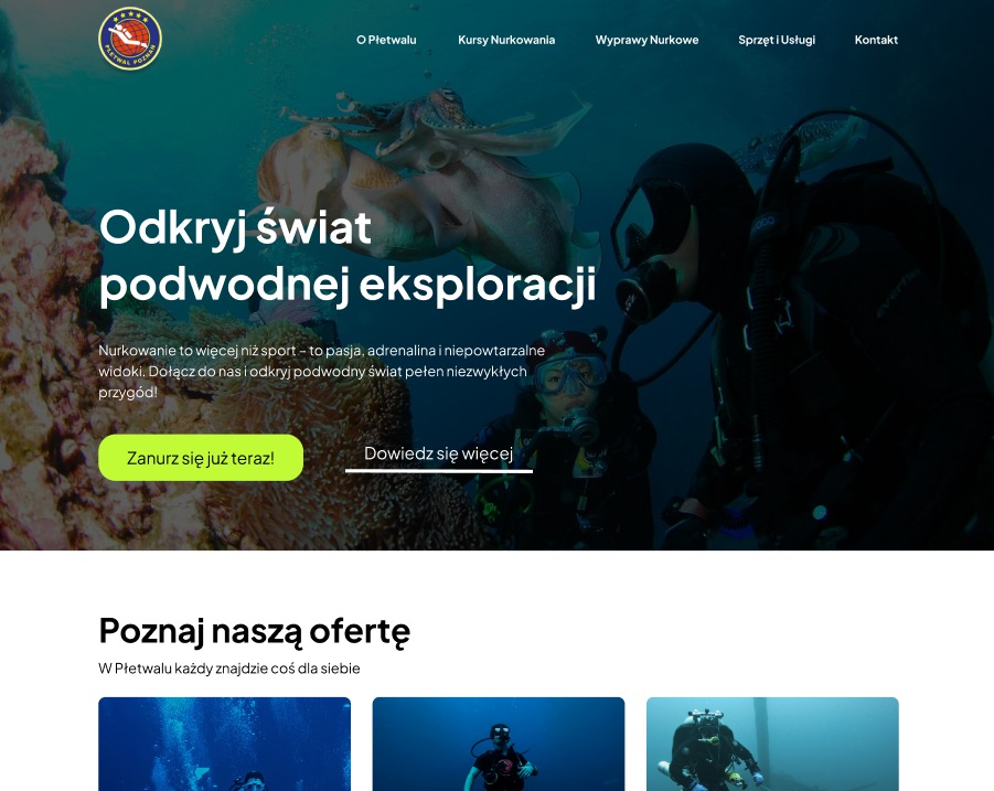 Strona internetowa centrum nurkowego Płetwal Poznań z motywem podwodnej eksploracji, widoczne osoby w pełnym sprzęcie nurkowym oraz kałamarnica w tle.