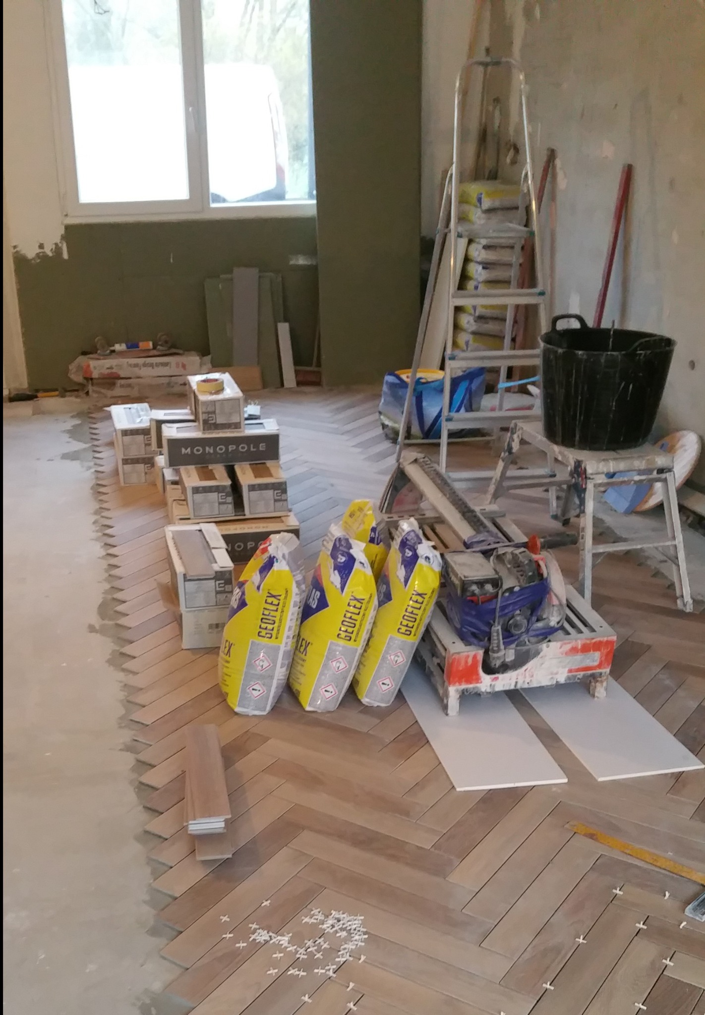 Podłoga płytki salon jodełka