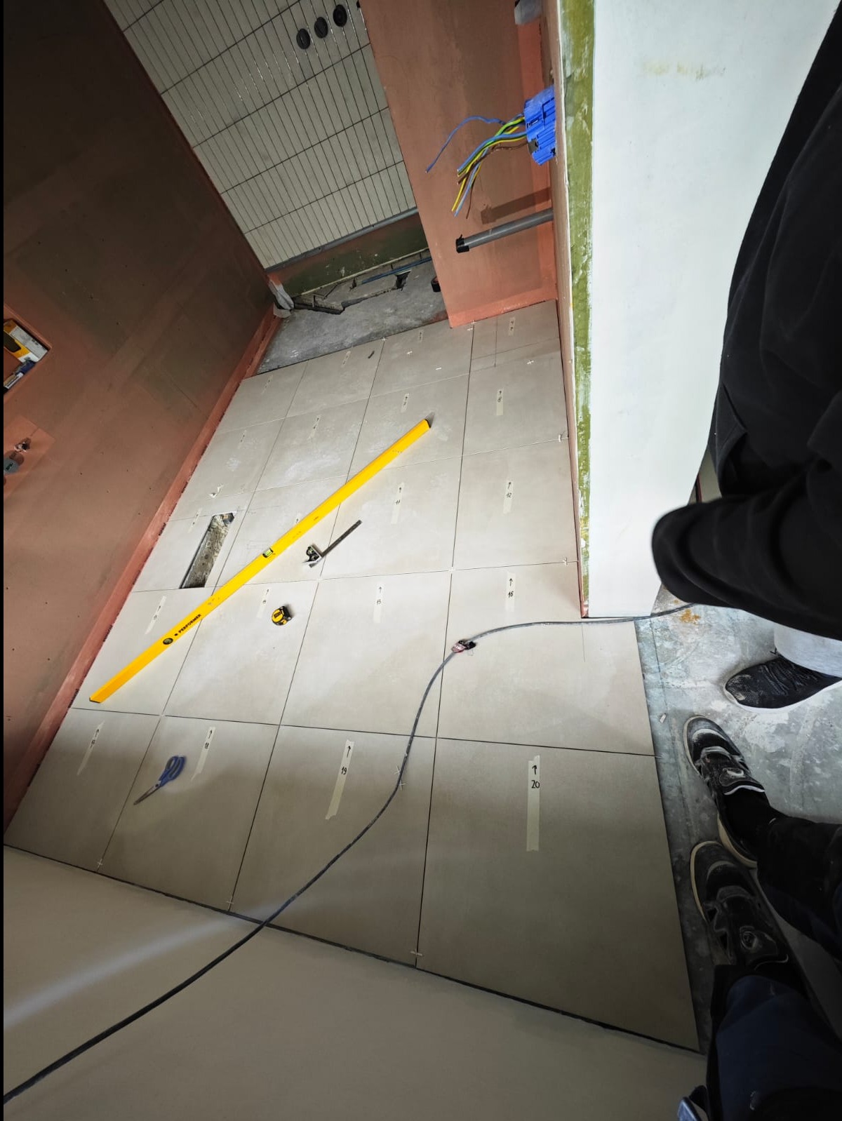 Łazienka - baterie prysznica i wanny wpuszczane w ścianę