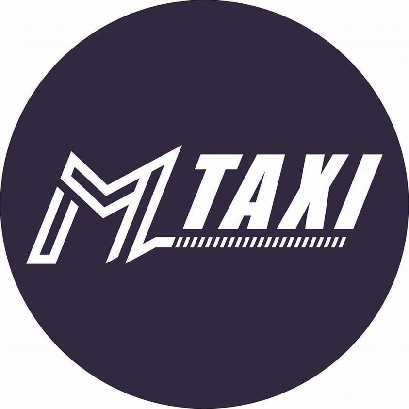 Grafika M-Taxi: biały, stylizowany napis na fioletowym okręgu. Logo firmy transportowej z charakterystycznym liternictwem.