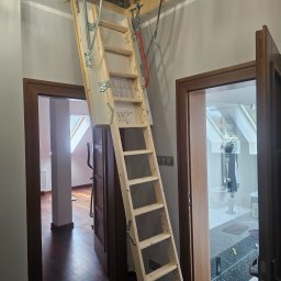 BART-BUD BARTOSZ ŁOŚ WYKOŃCZENIA WNĘTRZ - Montaż schodów strychowych.