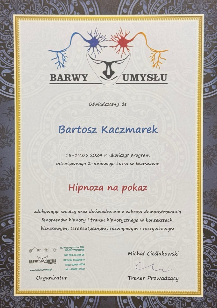Certyfikat ukończenia intensywnego dwudniowego kursu 'Hipnoza na pokaz' dla Bartosza Kaczmarka, wydany przez firmę 'Barwy Umysłu', z podpisem trenera prowadzącego, Michała Cieślakowskiego.
