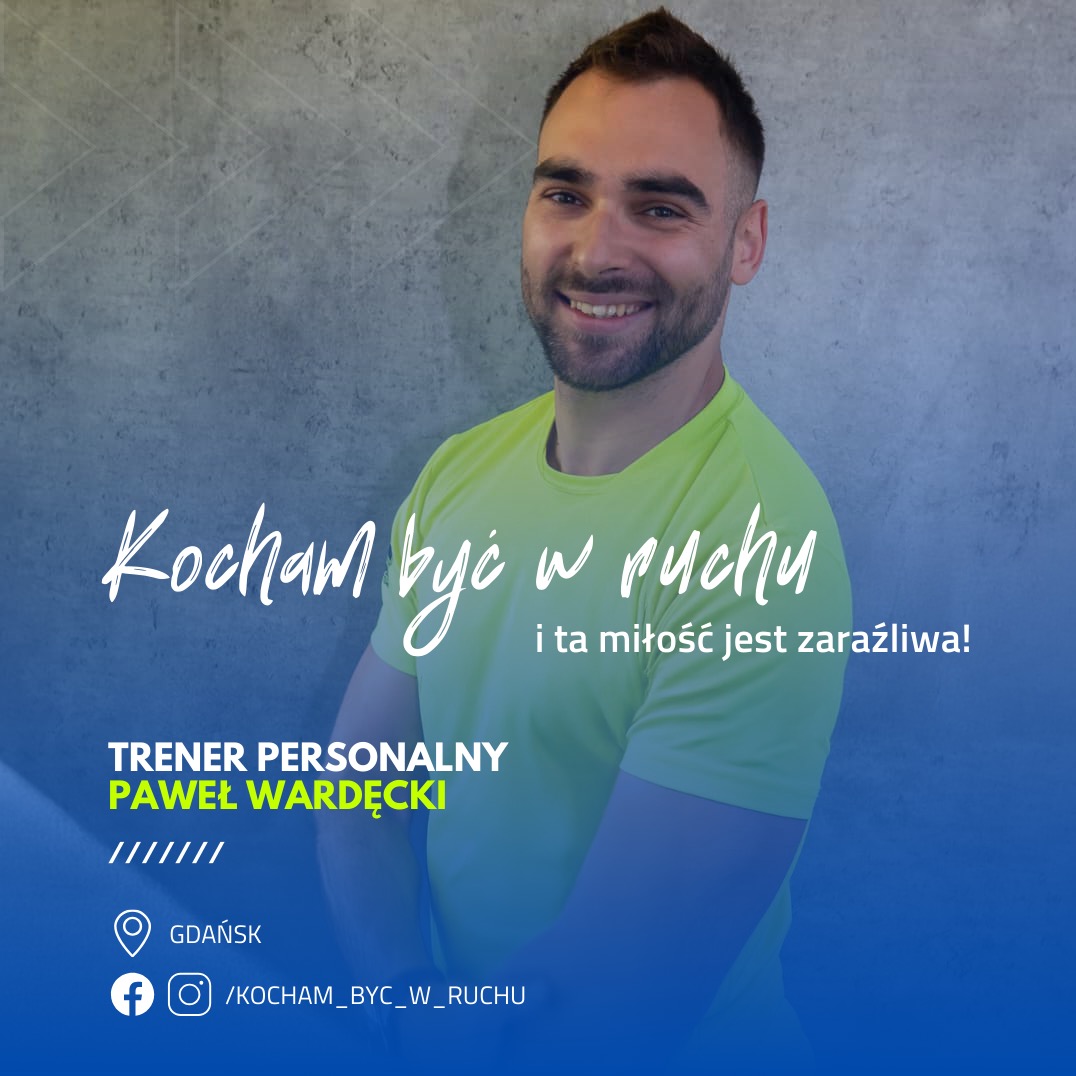 Portret uśmiechniętego mężczyzny w neonowej koszulce, z napisem 'Kocham być w ruchu' i danymi kontaktowymi w dolnej części kadru.