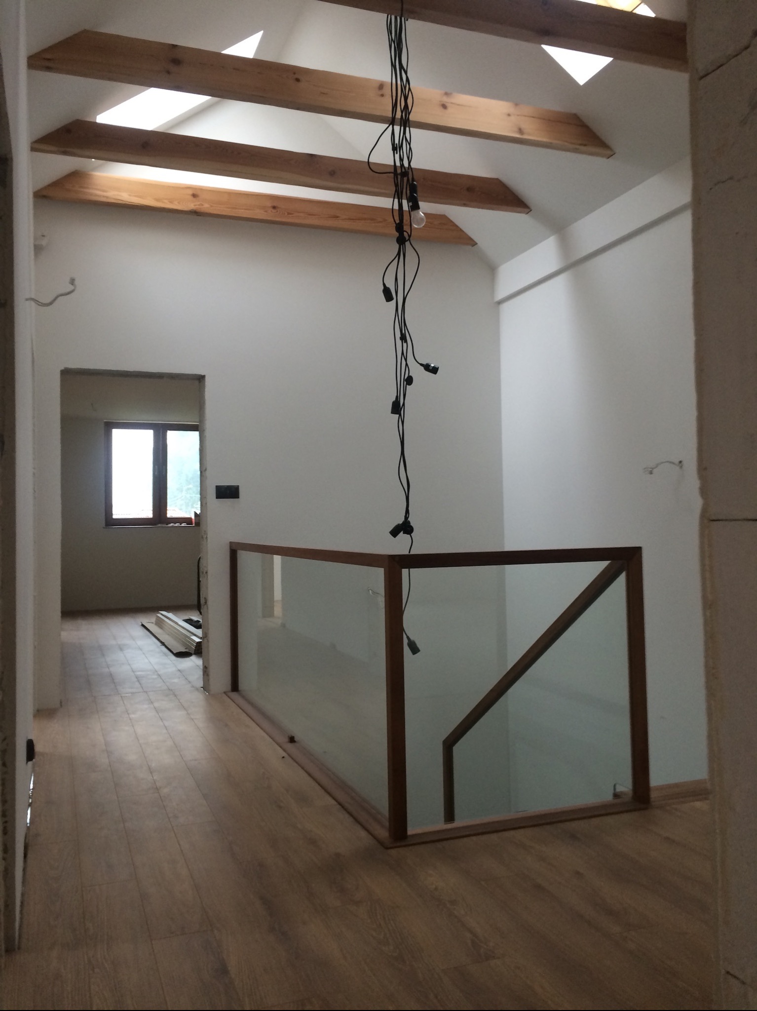 Docieplenie poddasza , gładzie gipsowe , malowanie , montaz paneli podłogowych